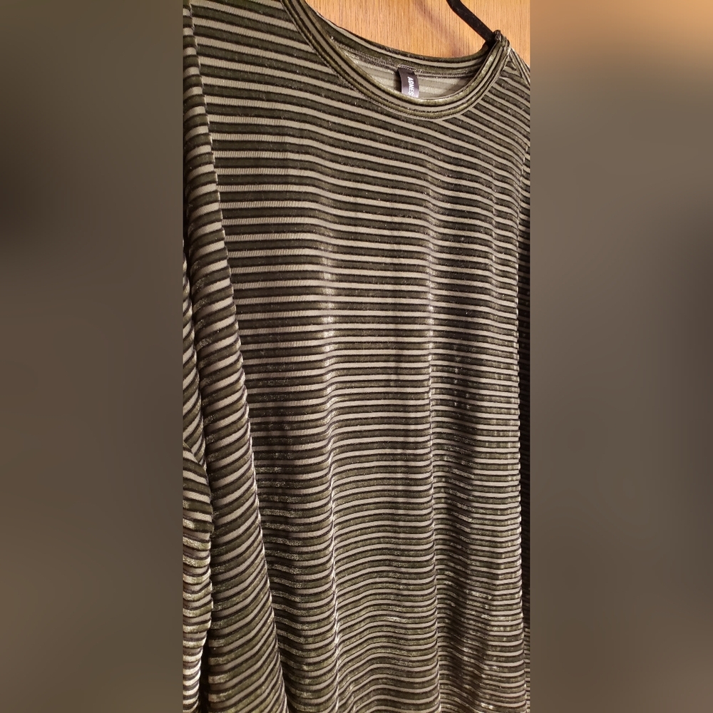 Agnes & Dora Olive Green Striped Velvet 3/4 Sleeve Top - Picture 3 of 5